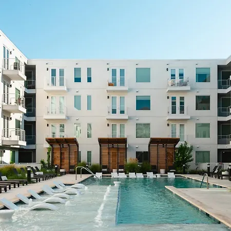 Poolside Luxury 1Br W Private Patio